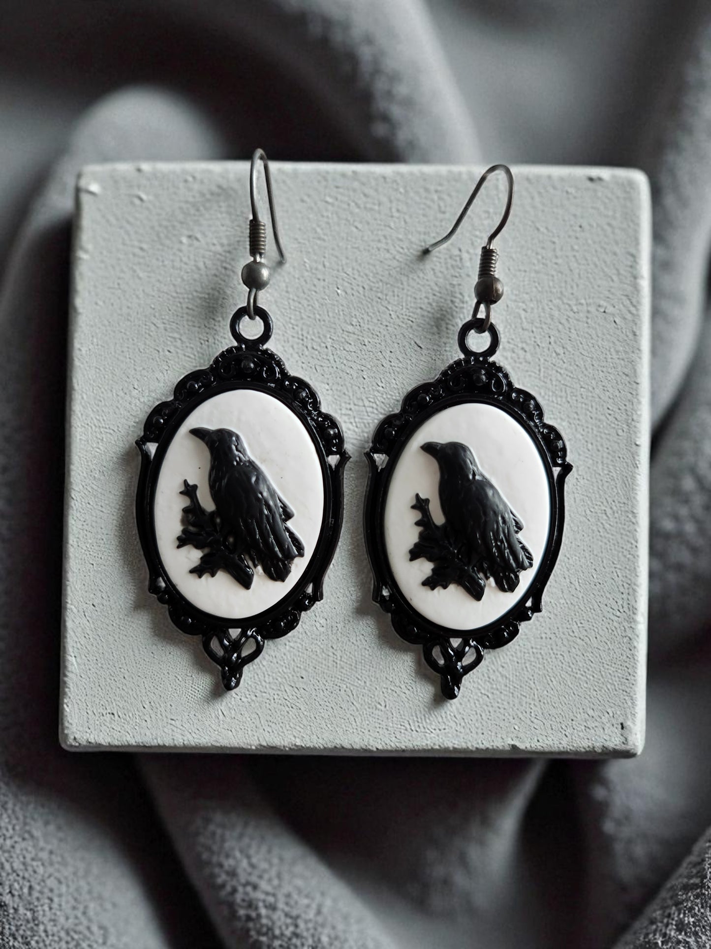 Raven Cameos 