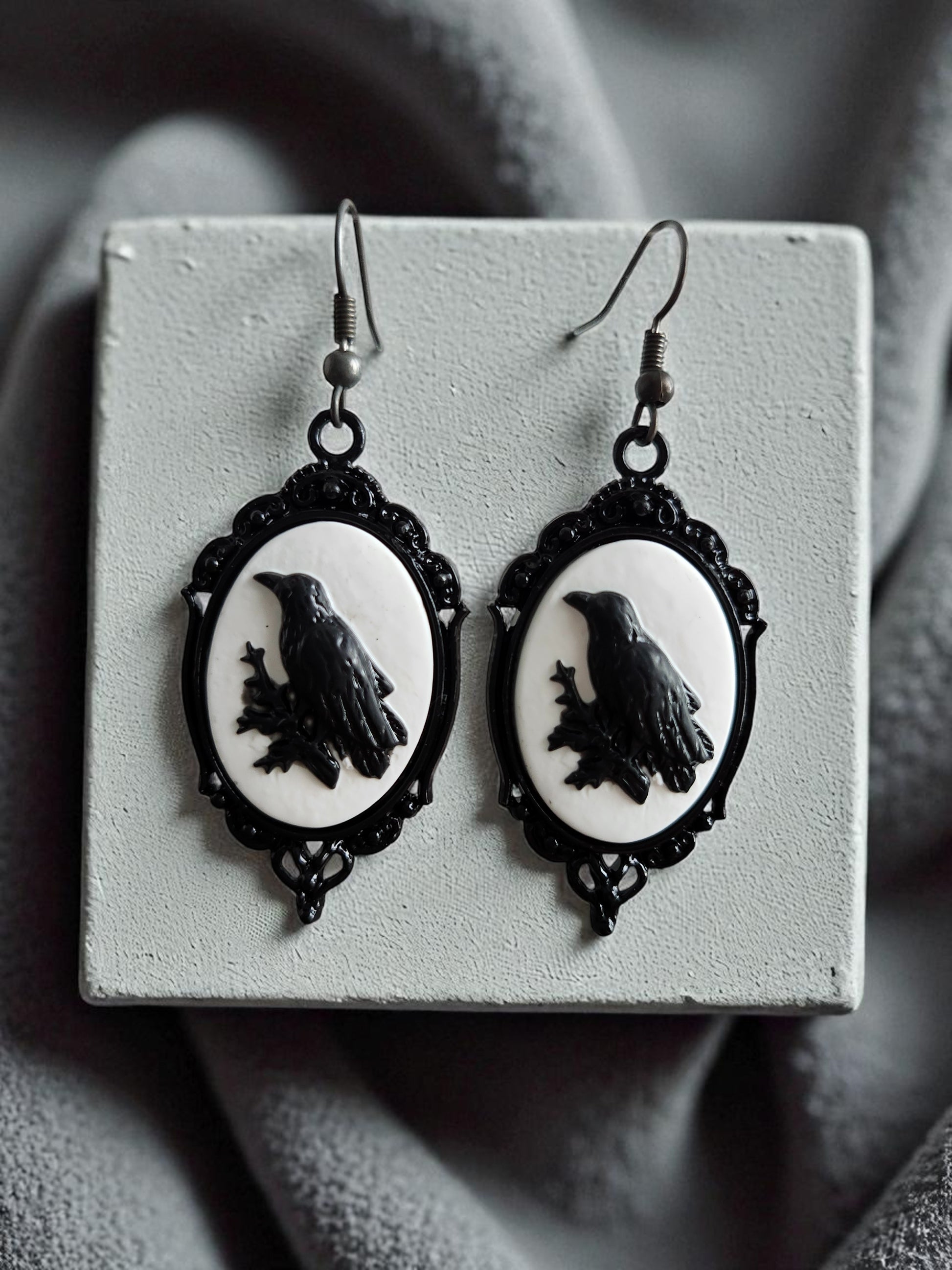 Raven Cameos 